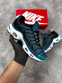 Nike tn negras detalles azules logo azl contorno negro