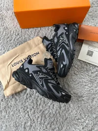 LOUIS VUITTON Runner TATIC negro