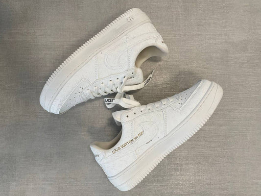 Air force x lv blancas detalles dorados