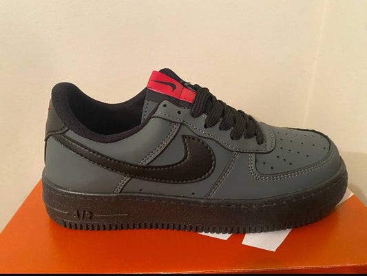 AIR FORCE GRIS SUELA NEGRA