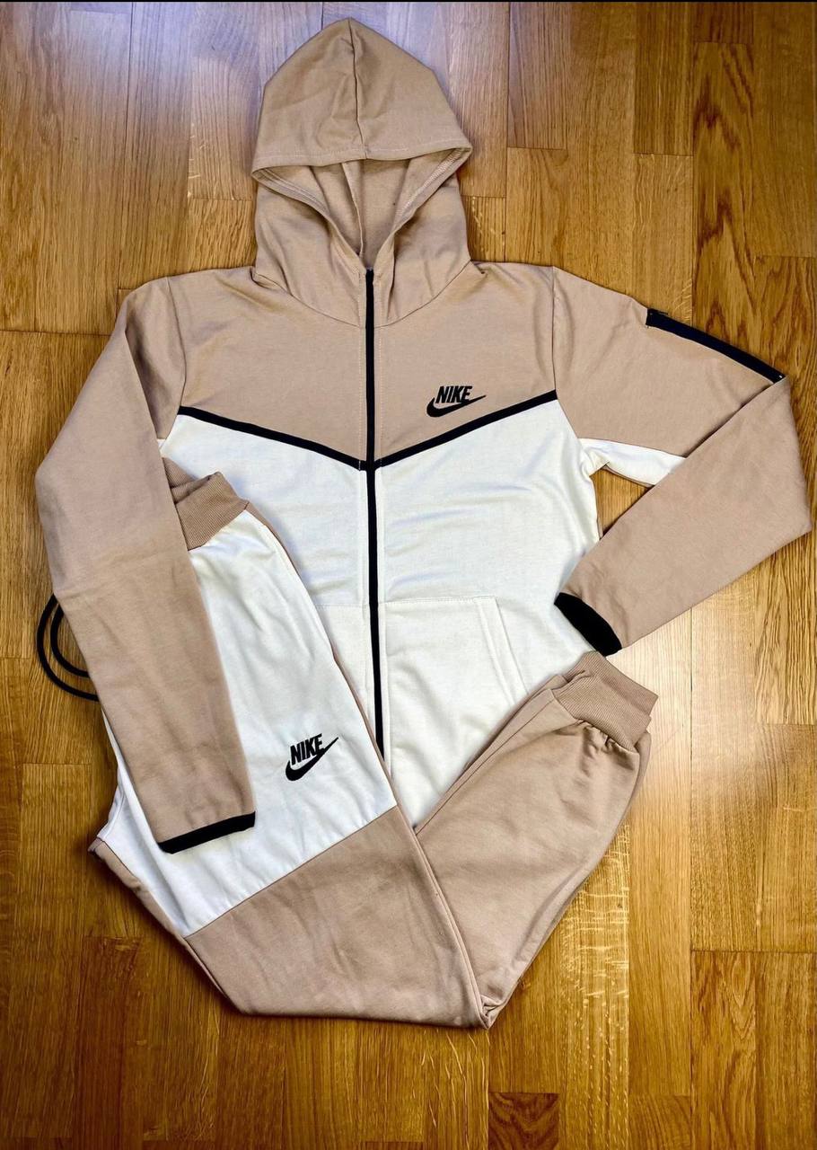 Nike Tech Fleece Marron y blanco