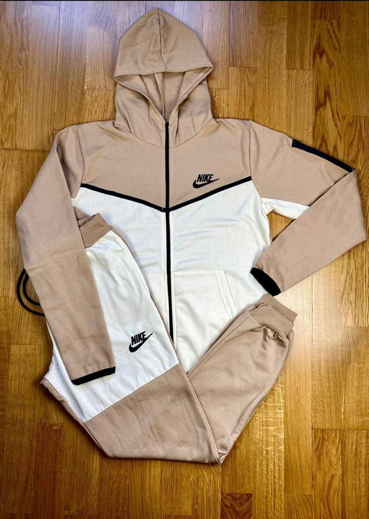 Nike Tech Fleece Marron y blanco