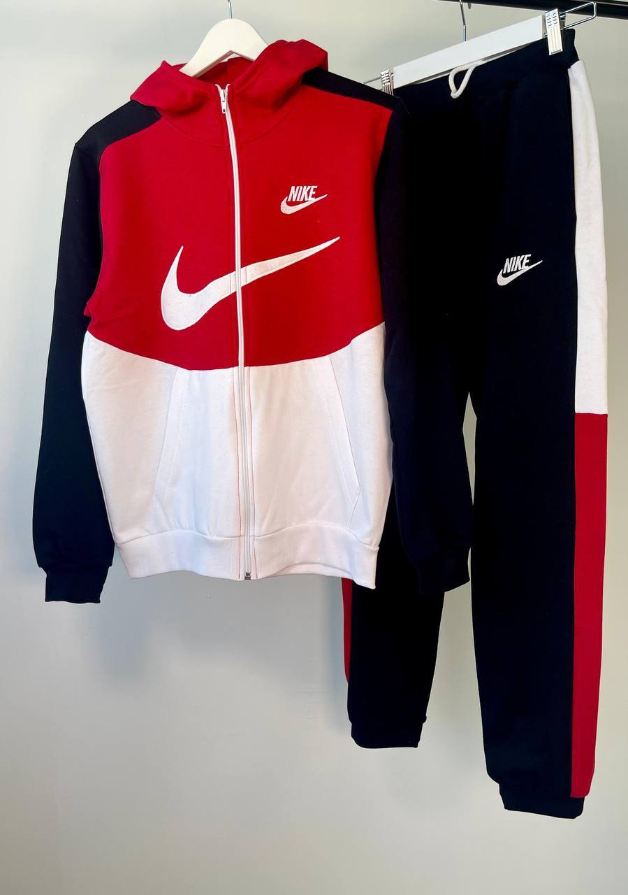 CHANDAL NIKE ROJO Y LANCO LOGO BLANCO EN GRANDE