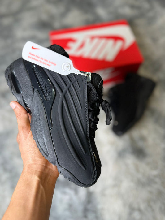 Nike nocta negro detalles grises