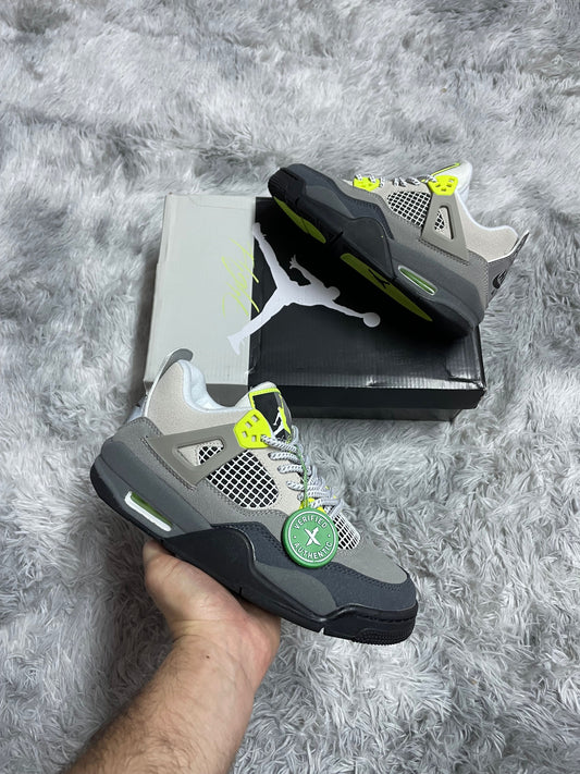 JORDAN 4 TRICOLOR DETALLES FLUOR