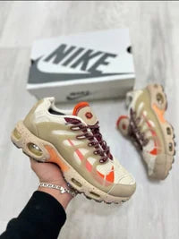 Nike ts beige logo naranja