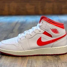 Air jordan 1 blancas logo rojo