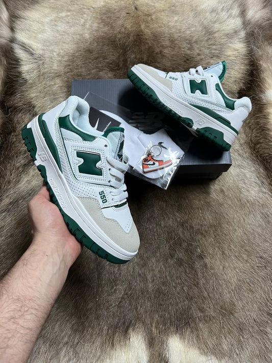 New Balance 550 blancas logo verde