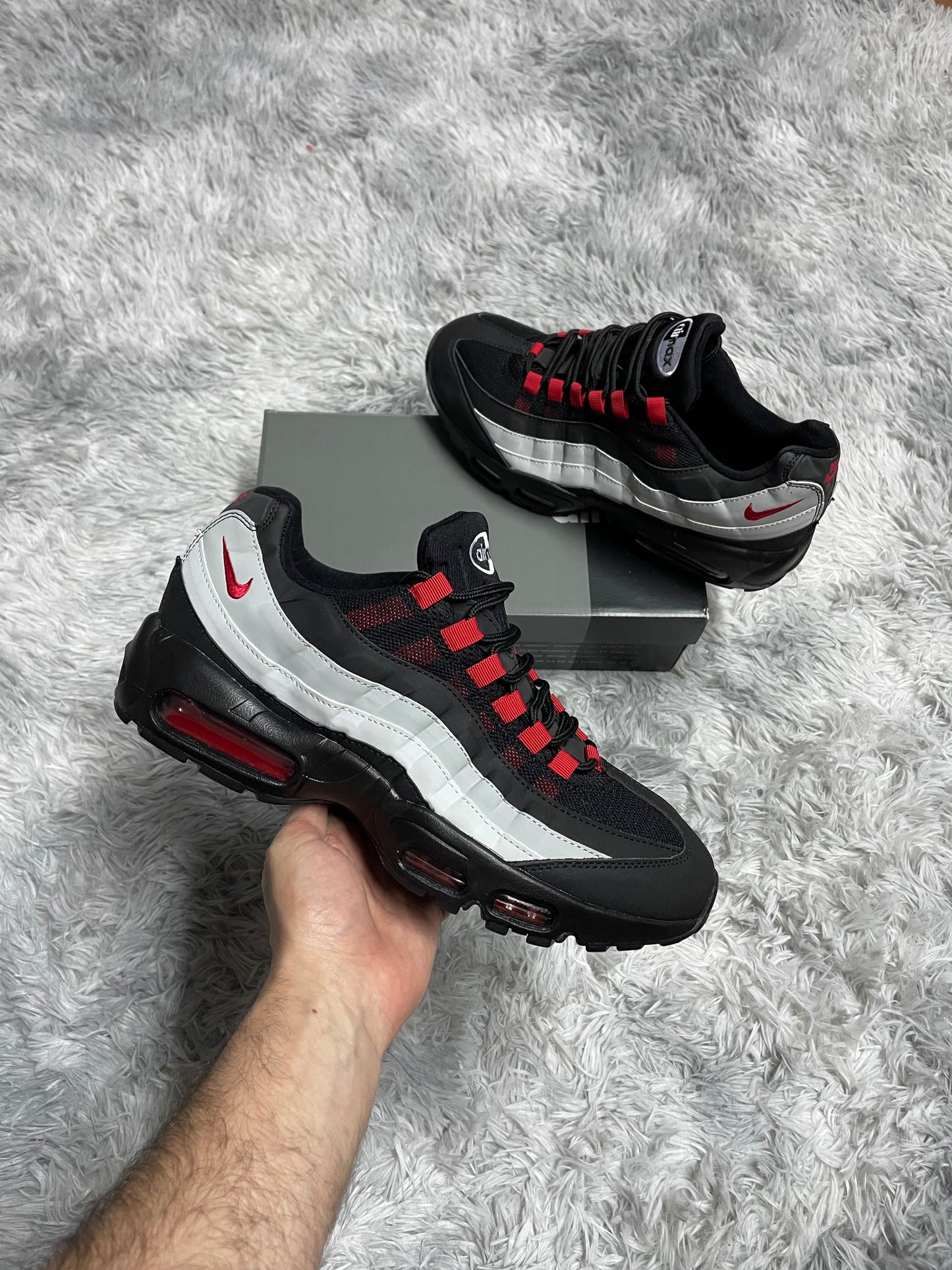 Air max 95 tricolor logo rojo