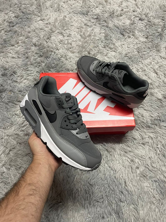 AIR MAX 90 GRIS NEGRO detalles blancos