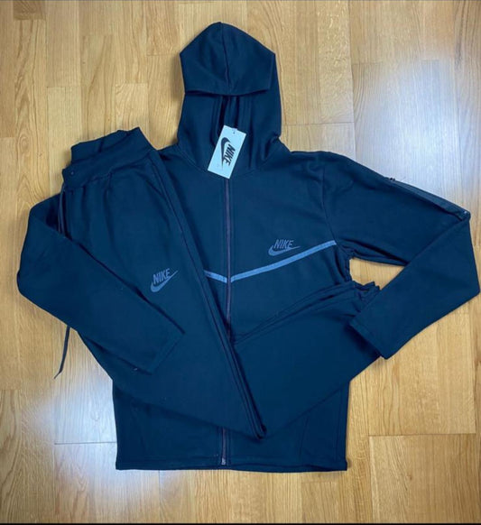 Nike Tech Fleece Negro