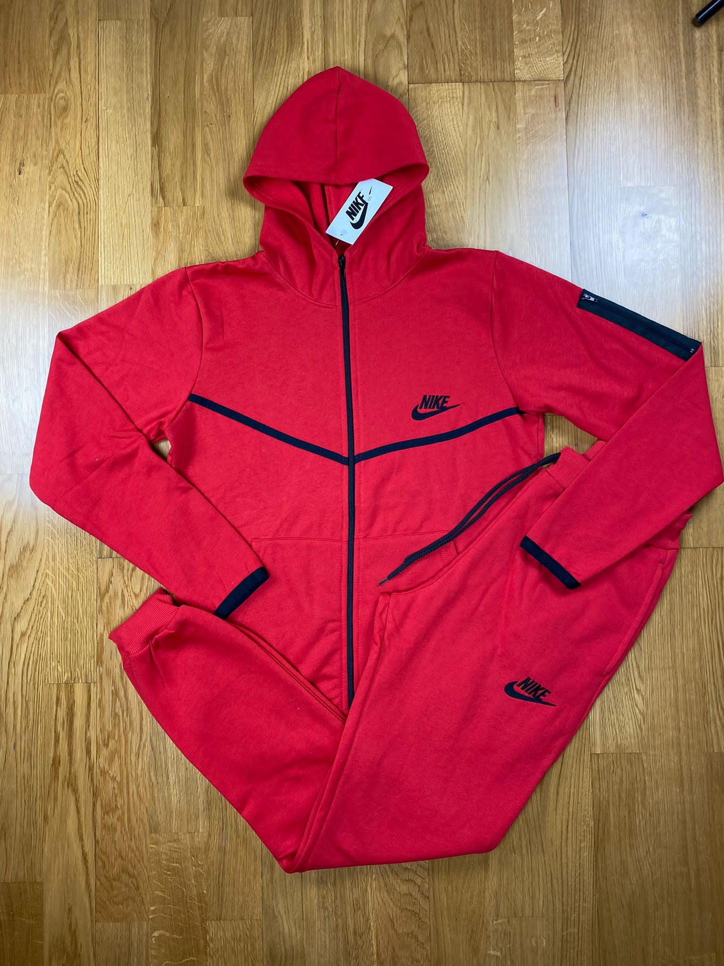 Nike Tech Fleece Rojo